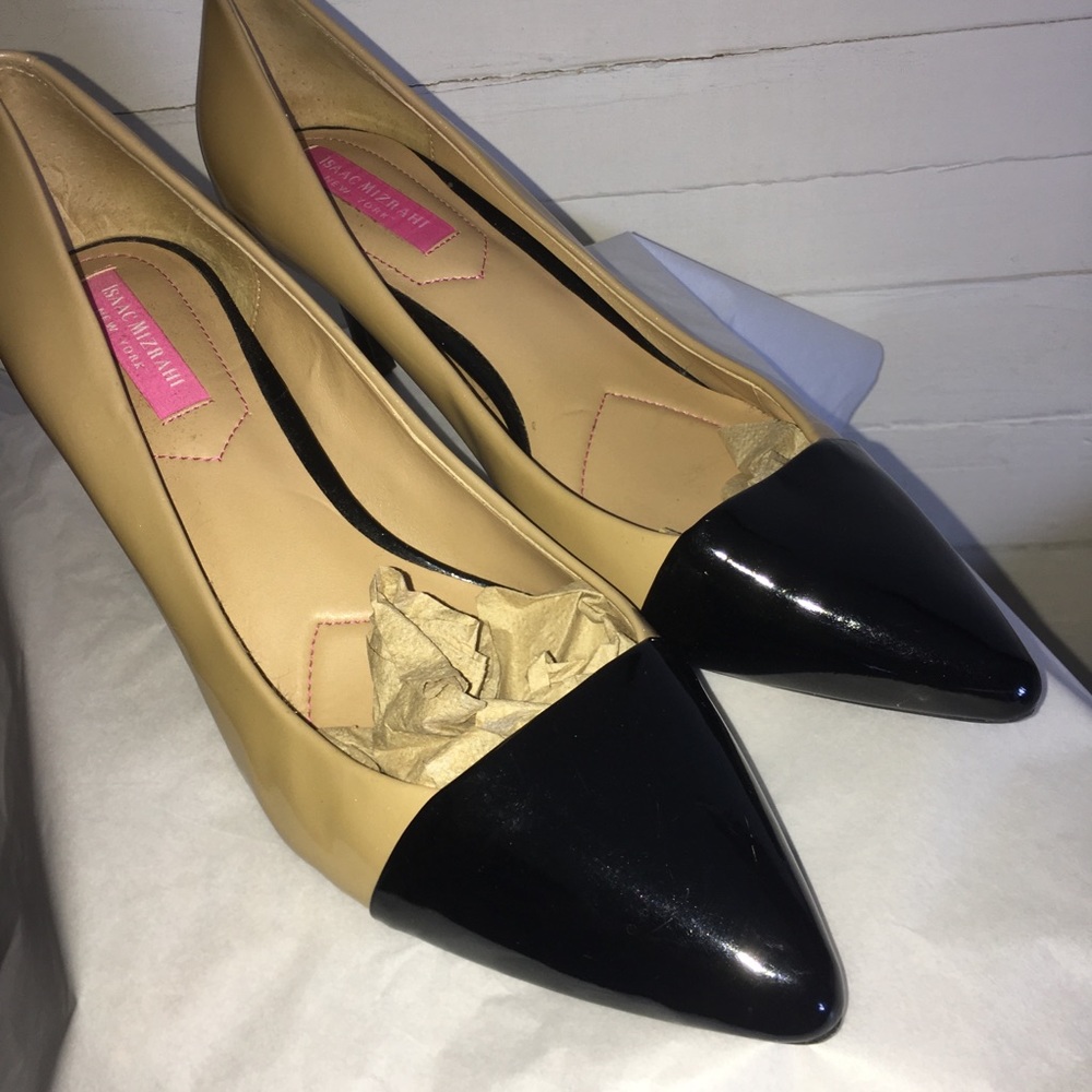 Isaac Mizrahi Pointy Cap Toe Heels Nude & Black